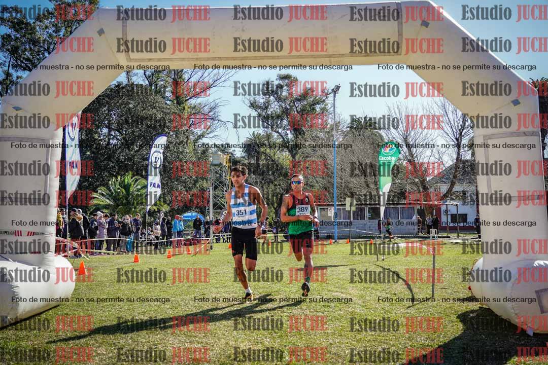 Fotos de la llegada del cross de 8000 m