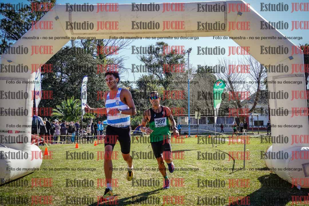 Fotos de la llegada del cross de 8000 m