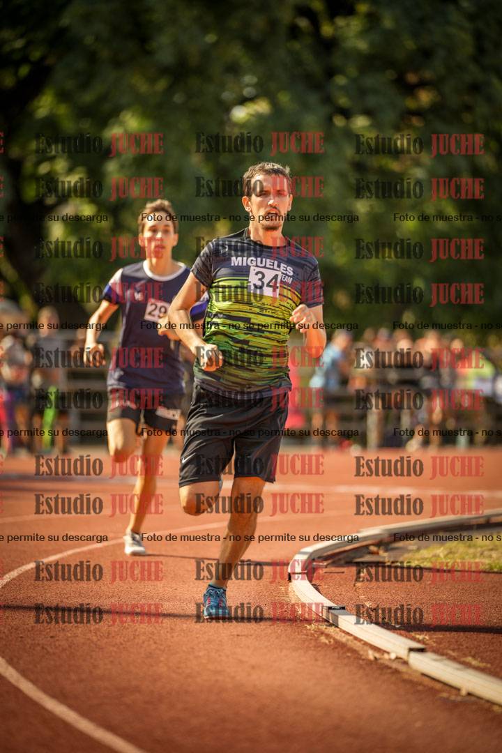 Fotos de los 800 m llanos de varones