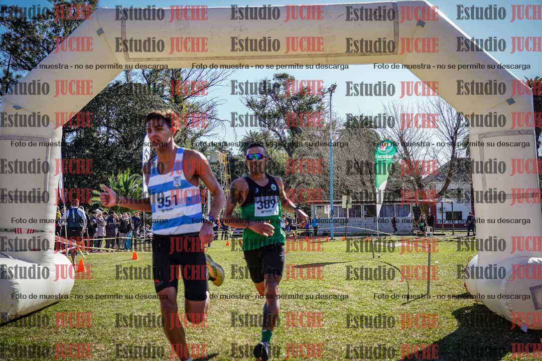 Fotos de la llegada del cross de 8000 m