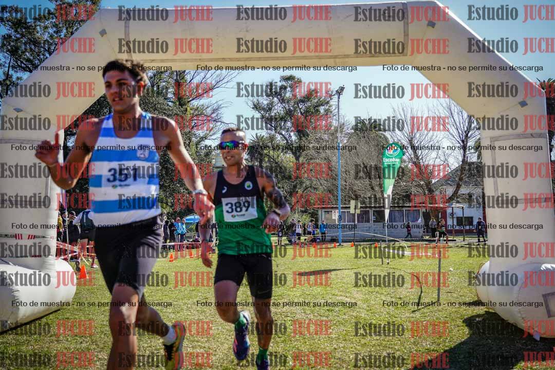 Fotos de la llegada del cross de 8000 m
