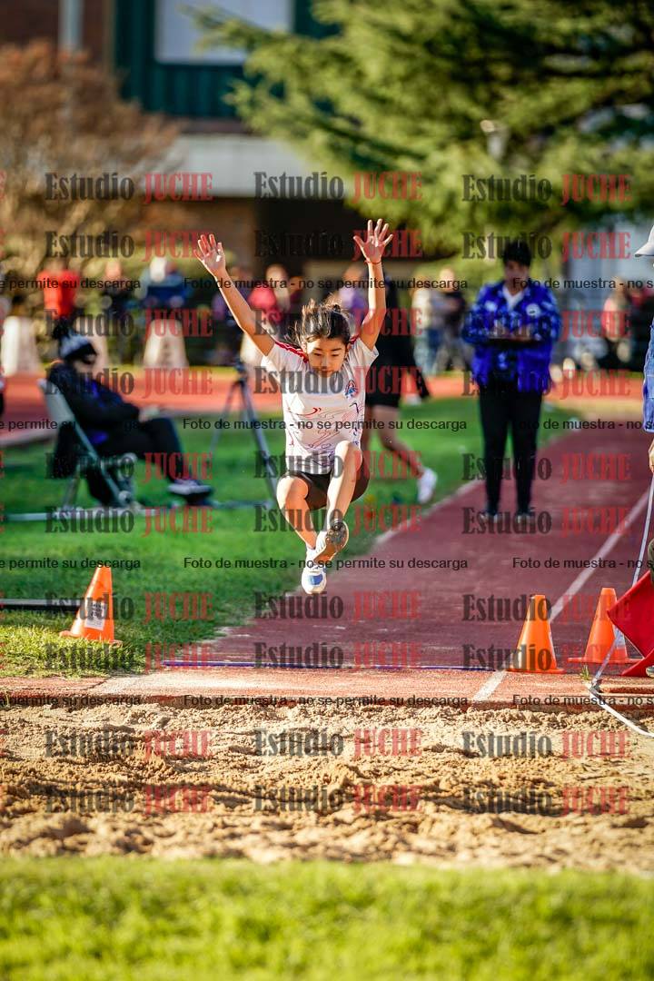 Fotos del salto en largo de mujeres