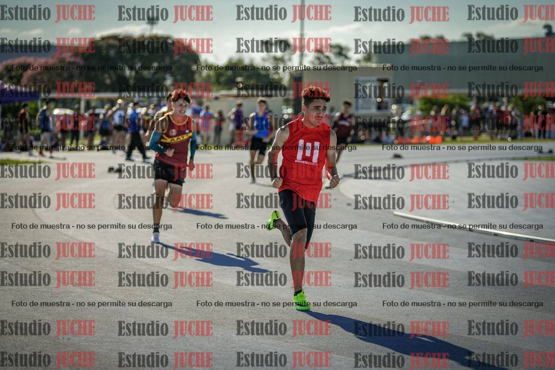 Fotos de los 400 m llanos de varones