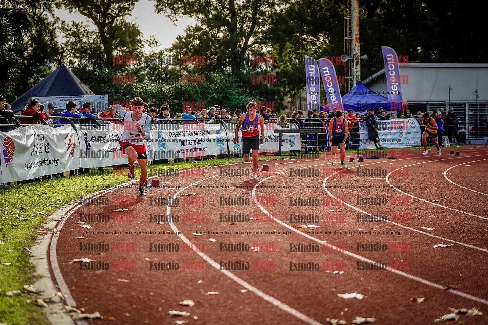 Fotos de los 400 m con vallas de varones