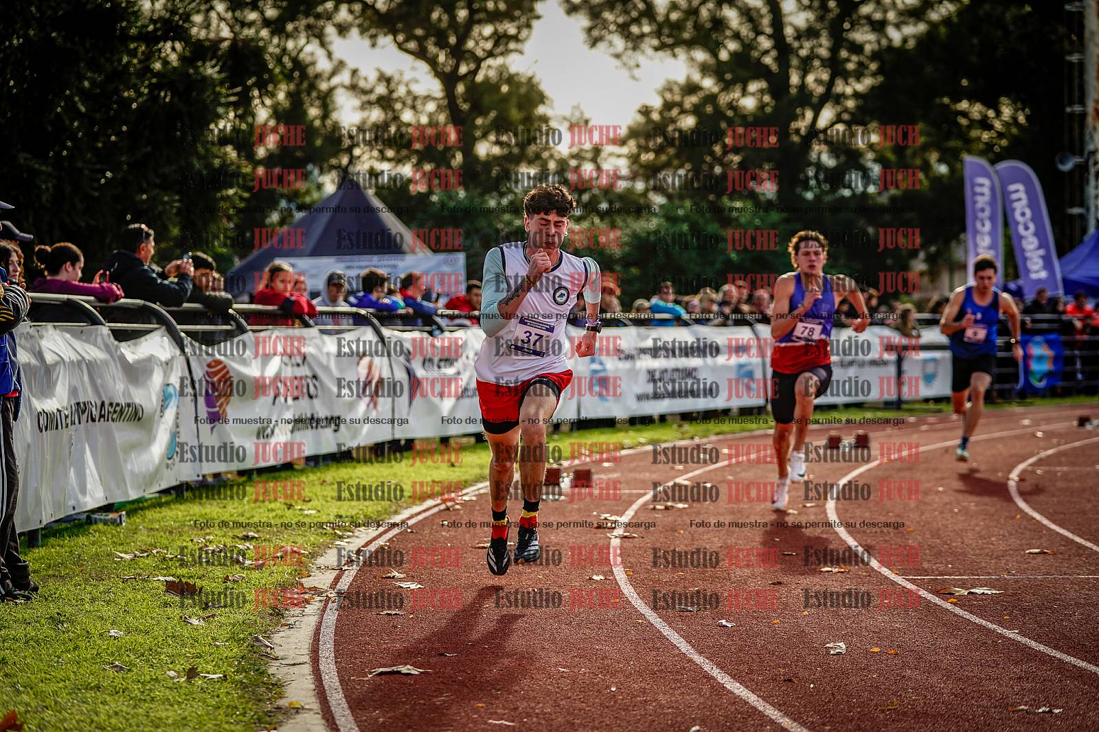 Fotos de los 400 m con vallas de varones