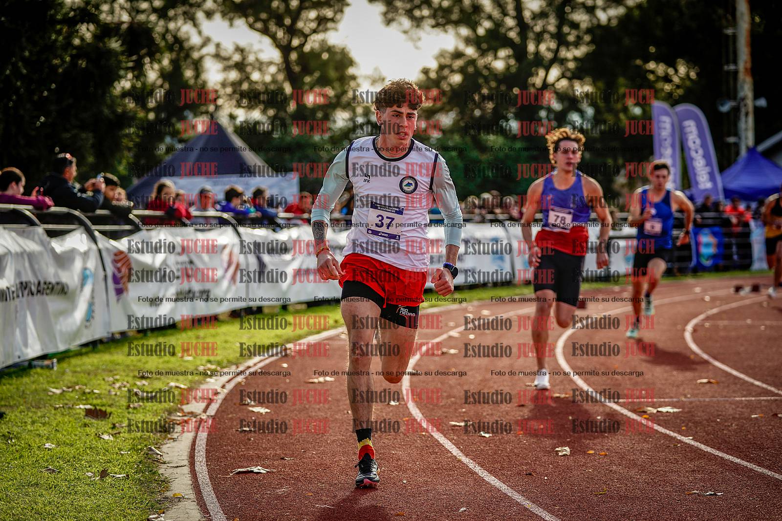 Fotos de los 400 m con vallas de varones