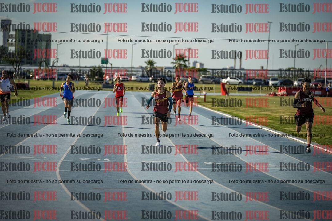 Fotos de los 400 m llanos de varones