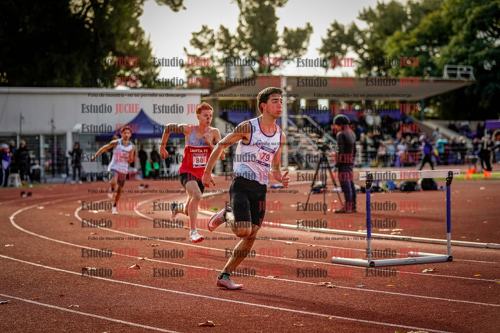 Fotos de los 400 m con vallas de varones