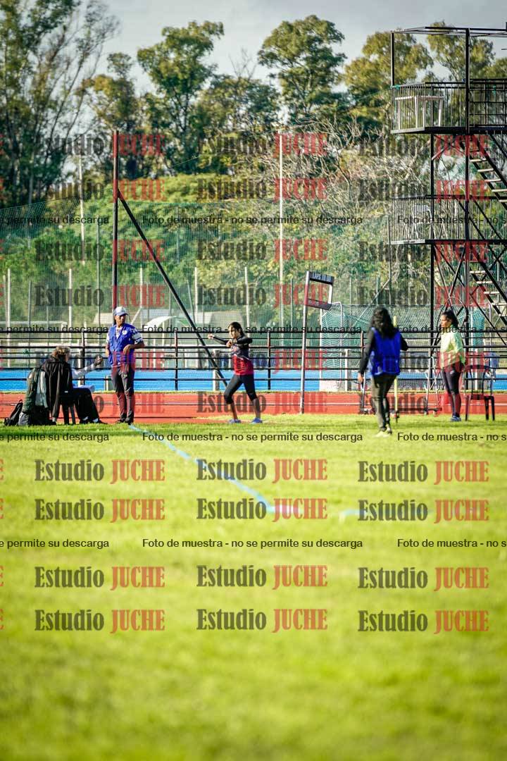 Fotos del lanzamiento de jabalina de mujeres y varones - U14