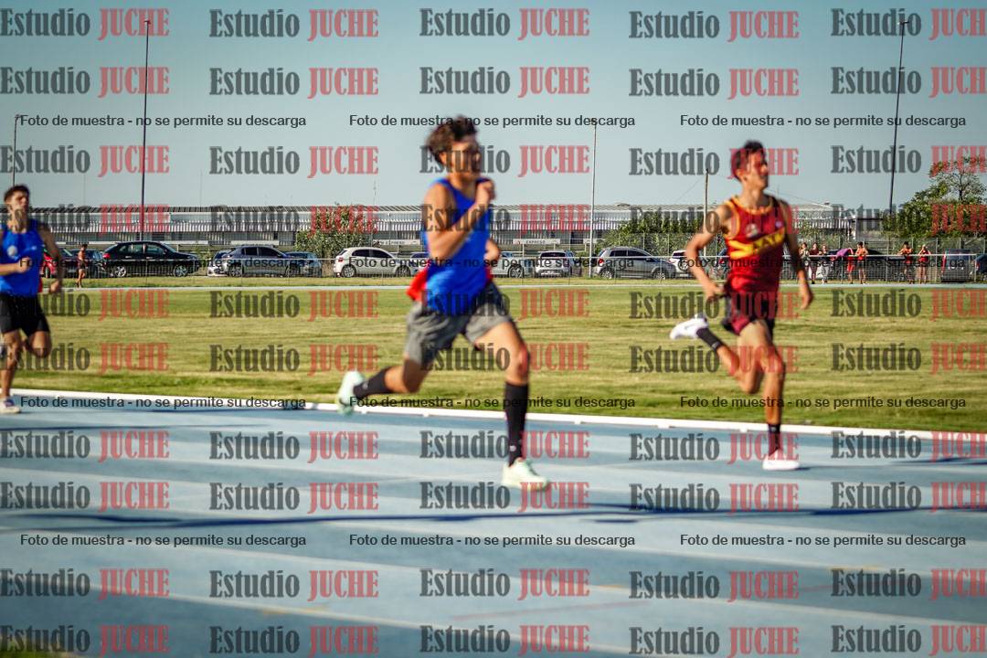 Fotos de los 400 m llanos de varones