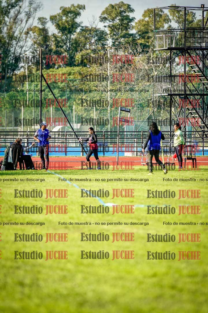 Fotos del lanzamiento de jabalina de mujeres y varones - U14