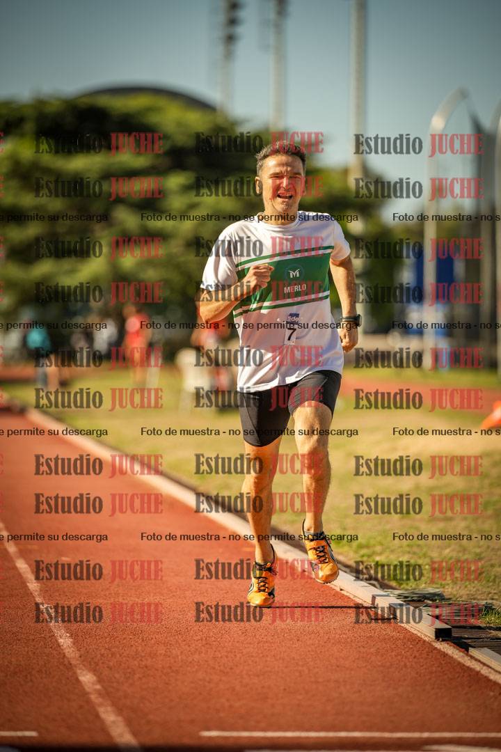 Fotos de los 800 m llanos de varones