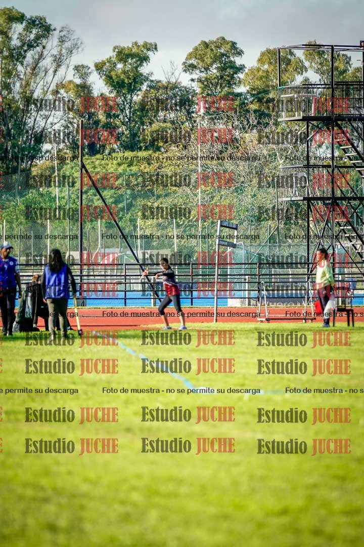 Fotos del lanzamiento de jabalina de mujeres y varones - U14