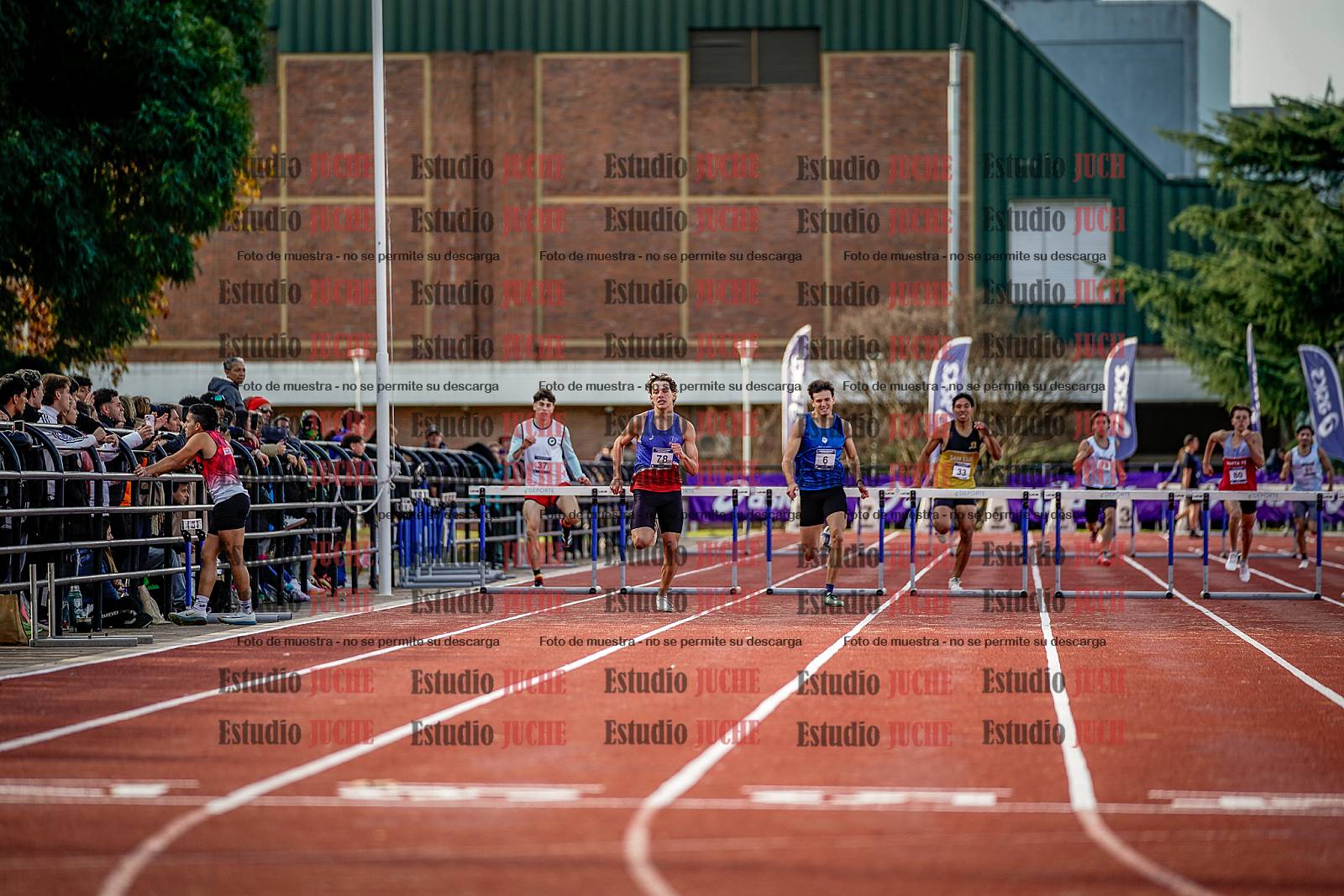 Fotos de los 400 m con vallas de varones