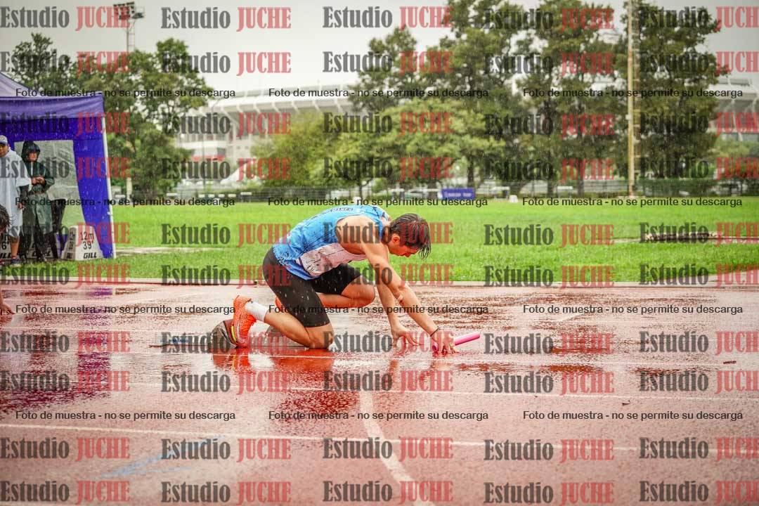 Fotos de las postas 4x400 m de varones