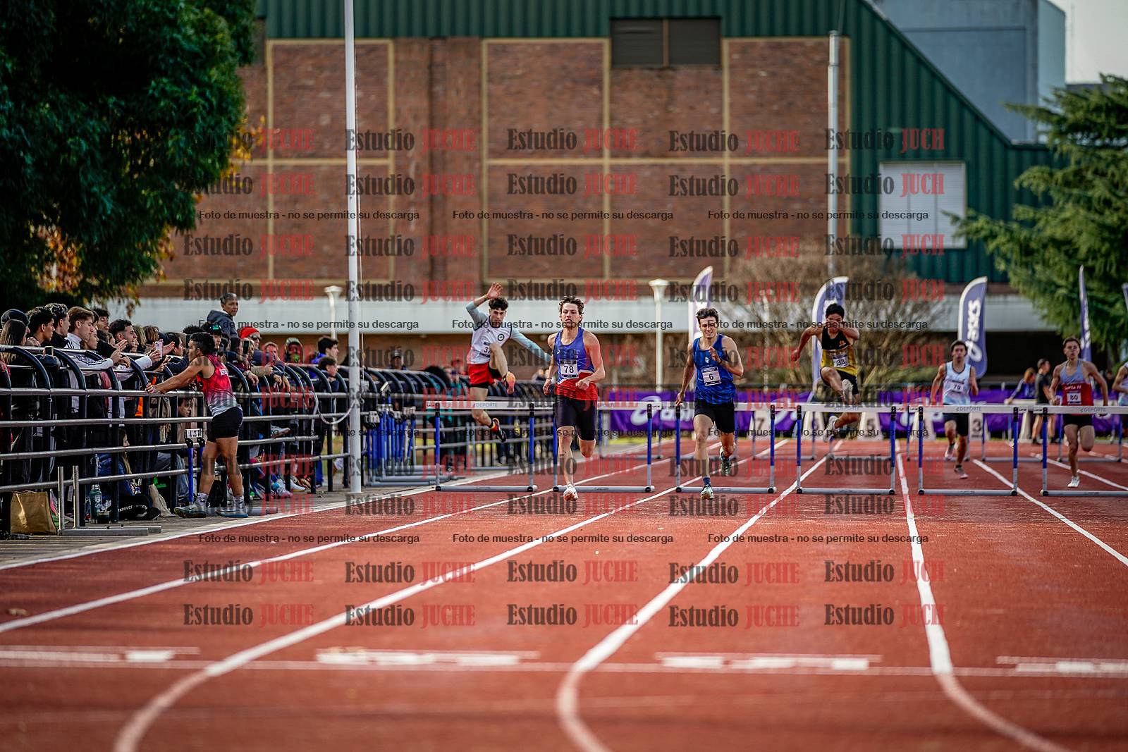 Fotos de los 400 m con vallas de varones