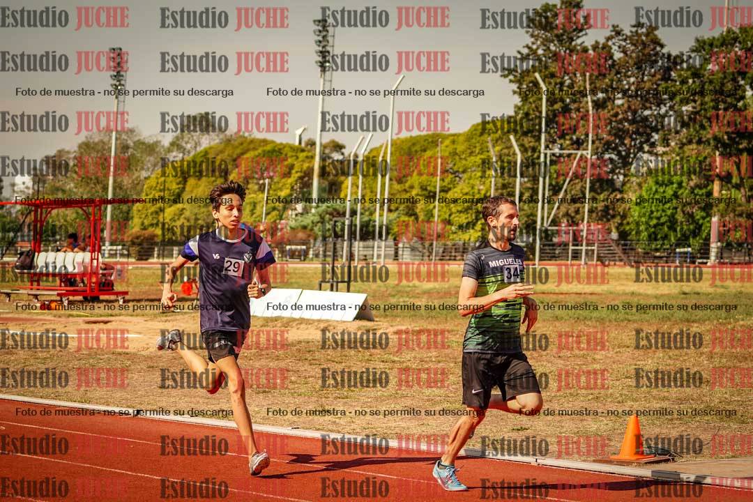 Fotos de los 800 m llanos de varones