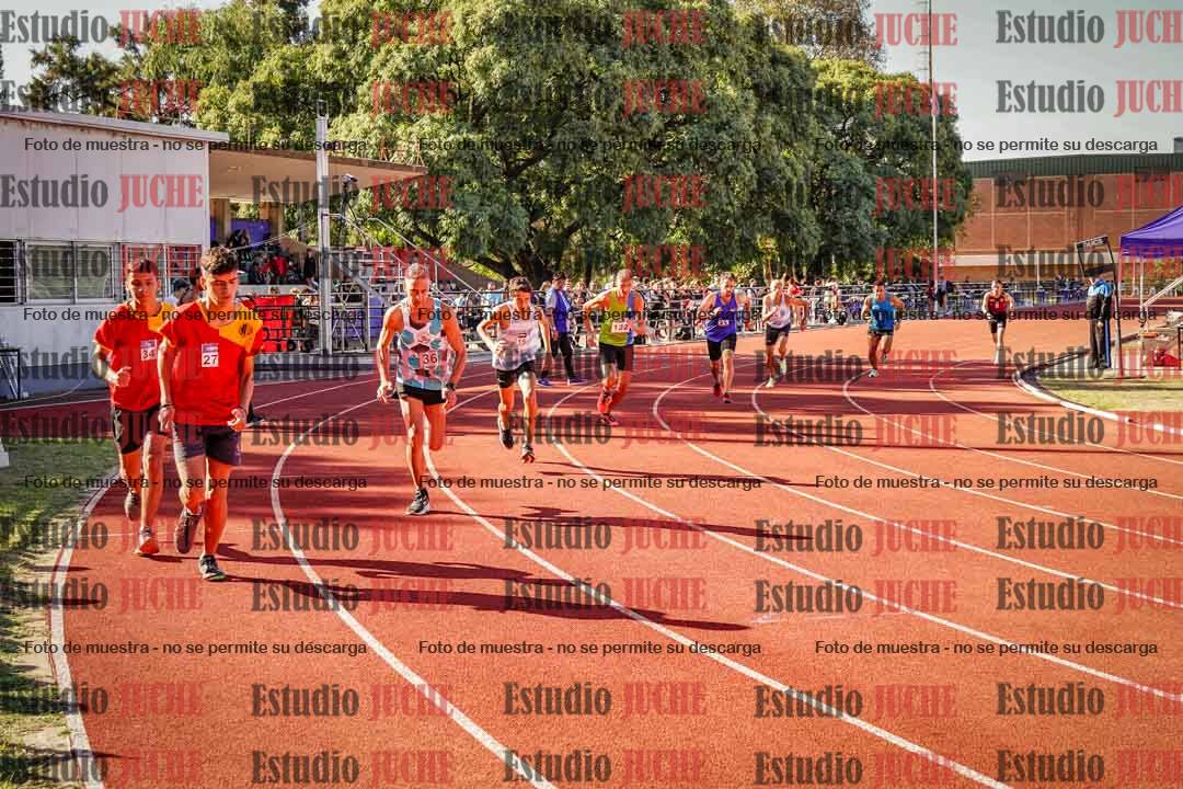 Fotos de los 800 m llanos de varones