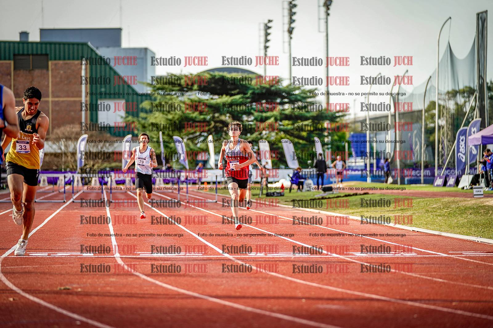 Fotos de los 400 m con vallas de varones