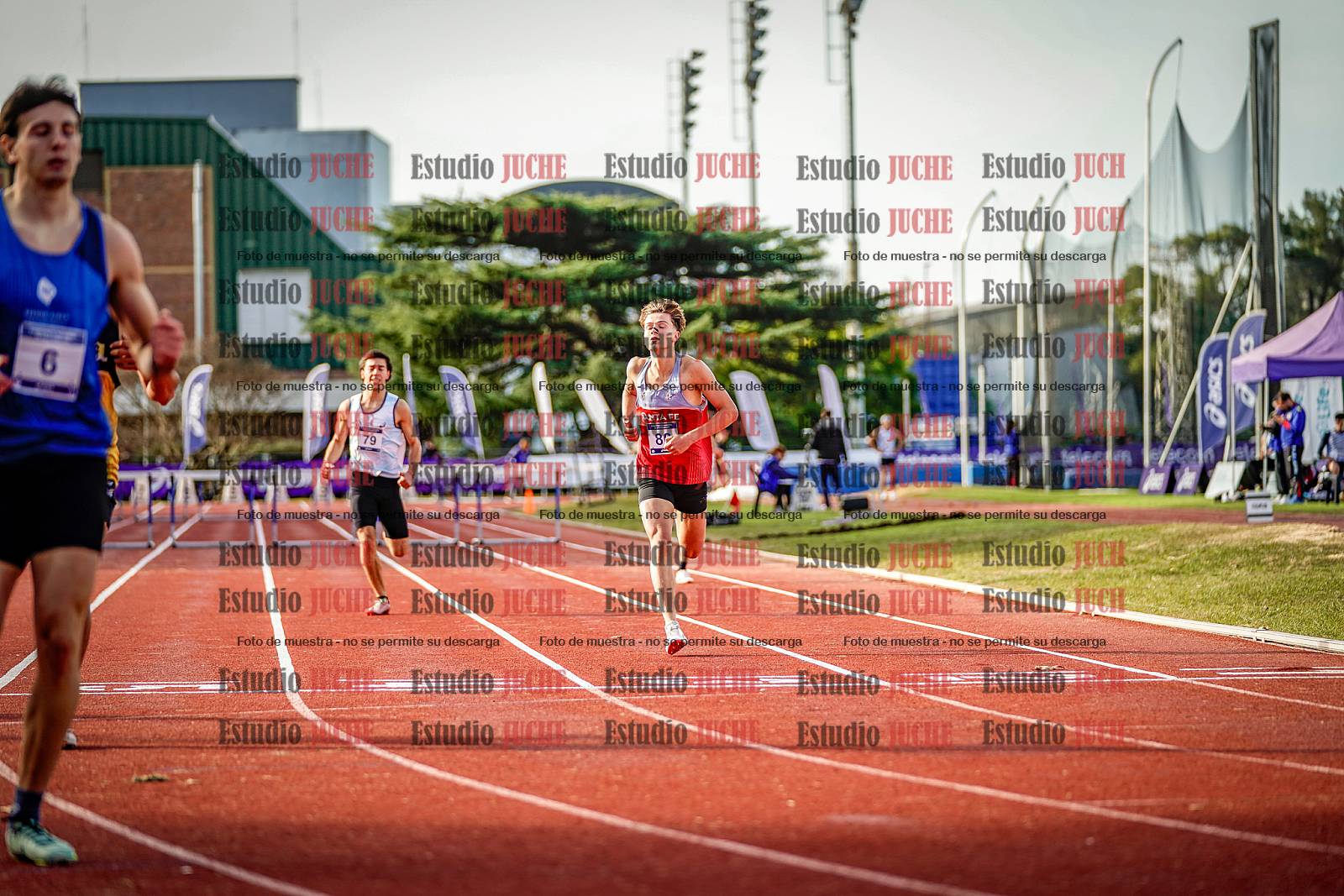 Fotos de los 400 m con vallas de varones