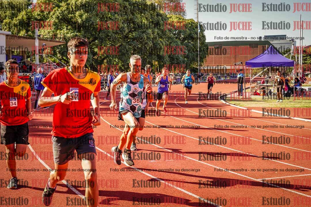 Fotos de los 800 m llanos de varones