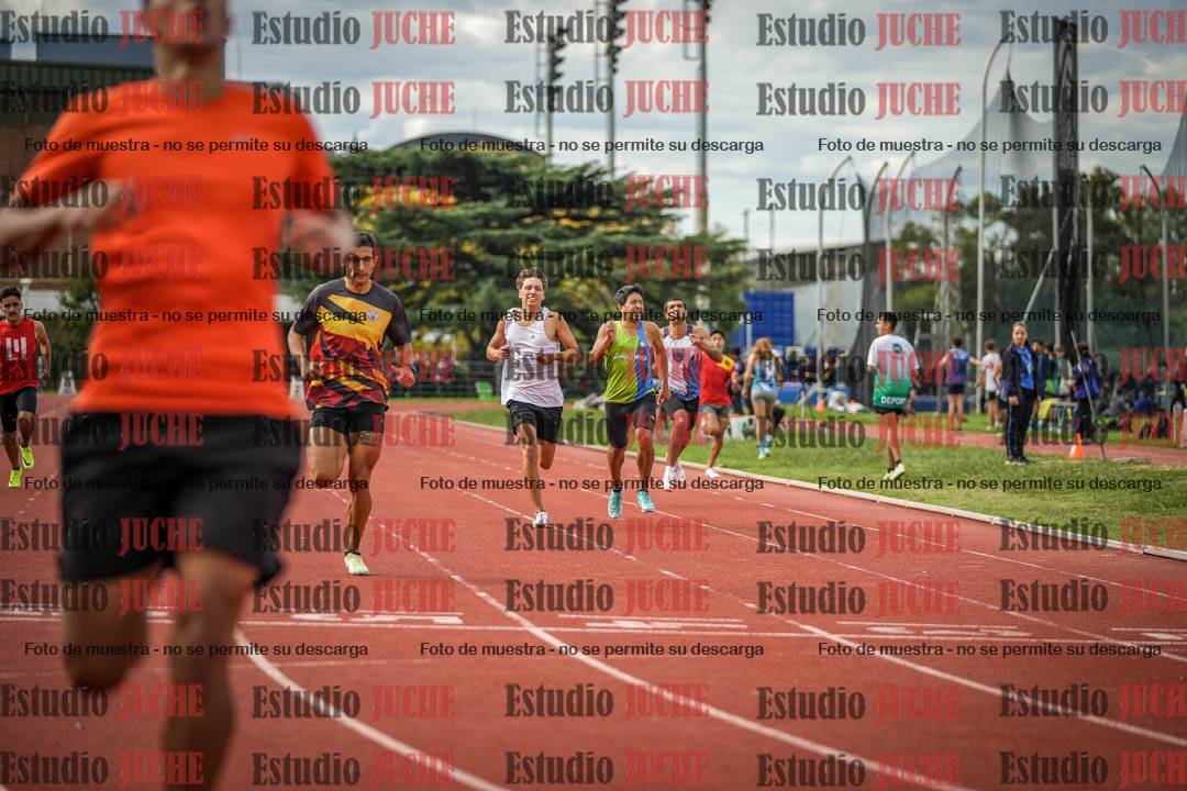 Fotos de los 400 m llanos de varones
