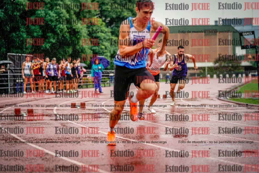 Fotos de las postas 4x400 m de varones