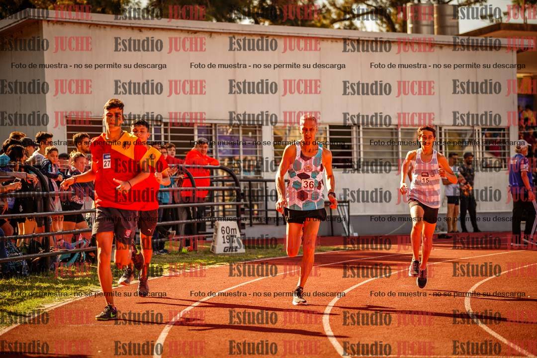 Fotos de los 800 m llanos de varones