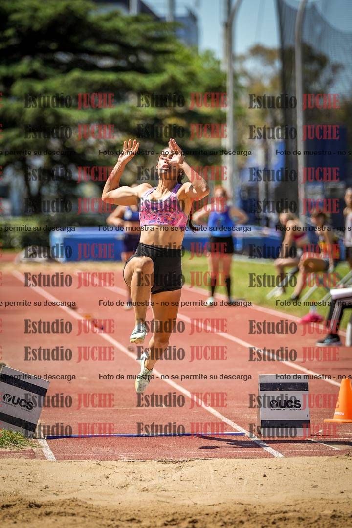 Fotos del salto en largo de mujeres