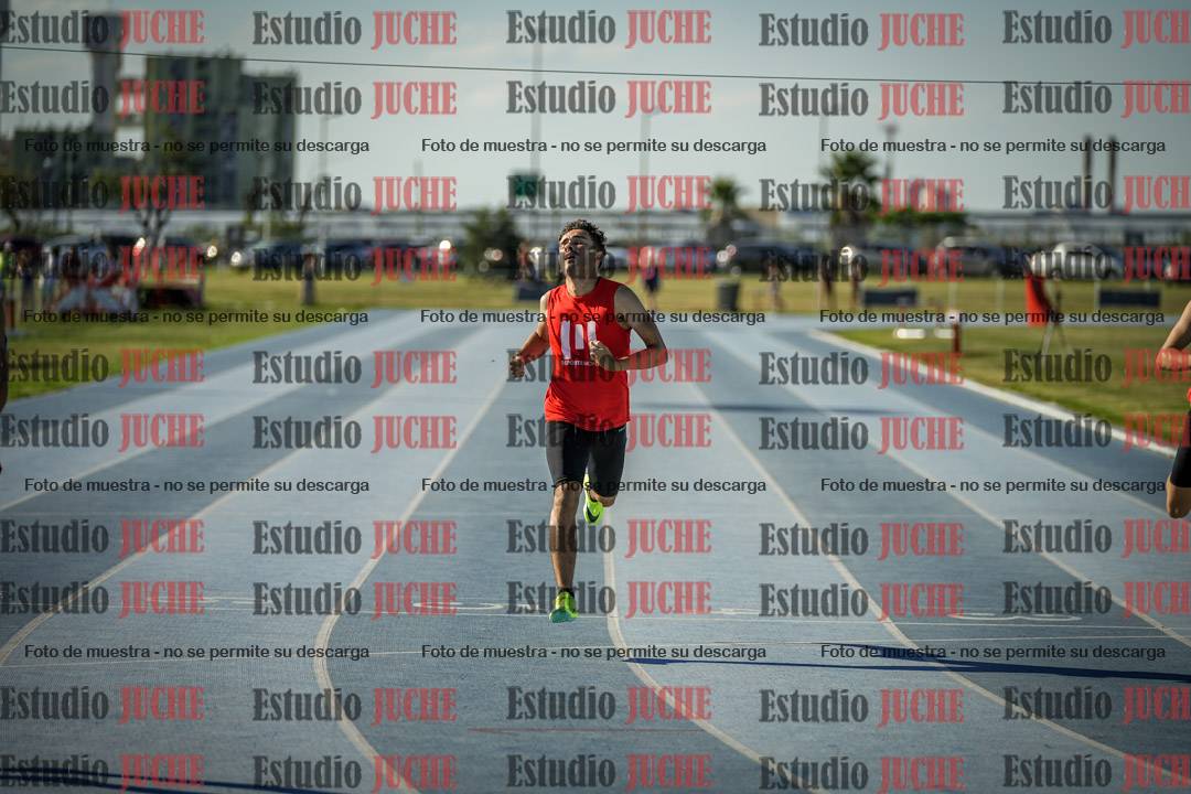 Fotos de los 400 m llanos de varones