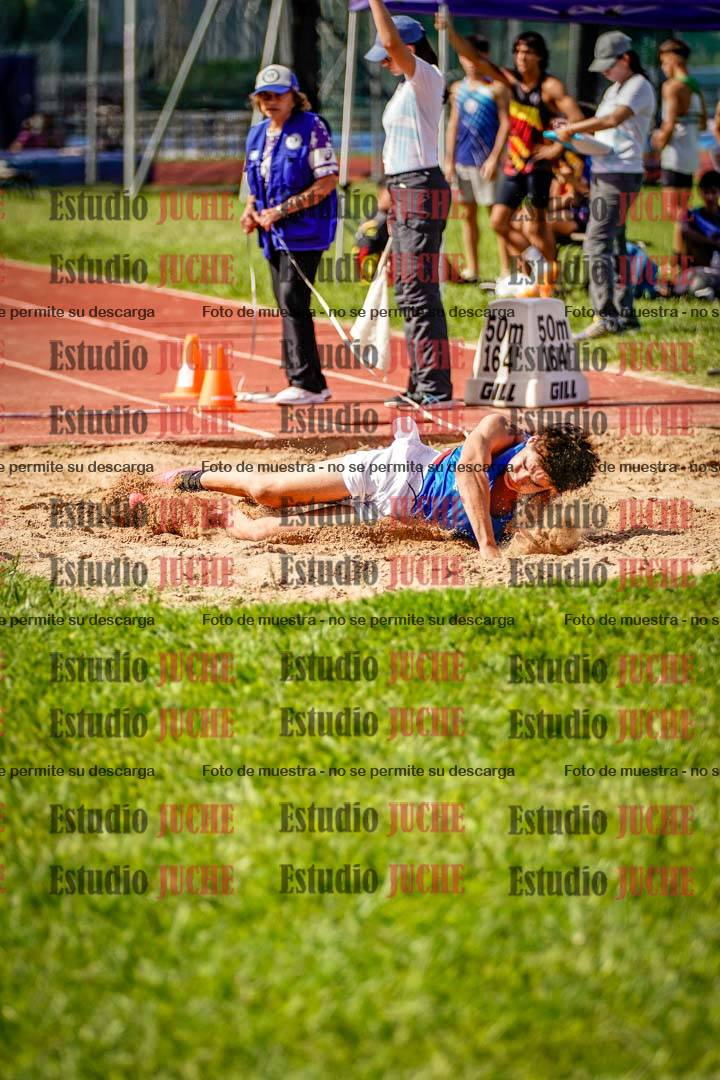 Fotos del salto en largo de varones