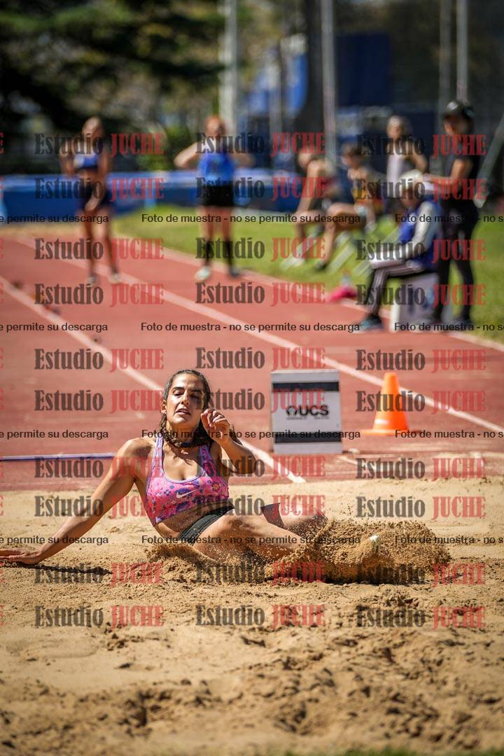 Fotos del salto en largo de mujeres