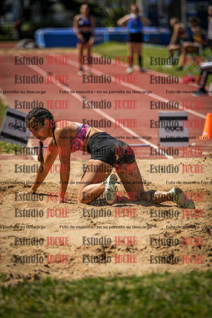 Fotos del salto en largo de mujeres