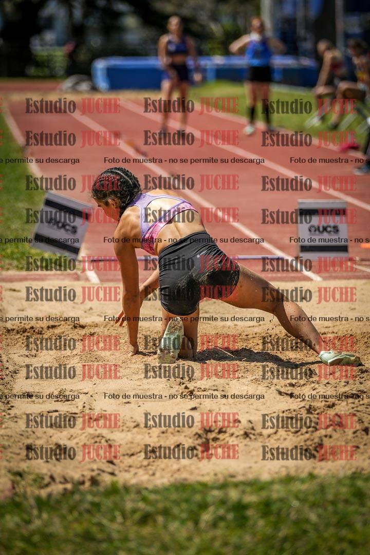 Fotos del salto en largo de mujeres