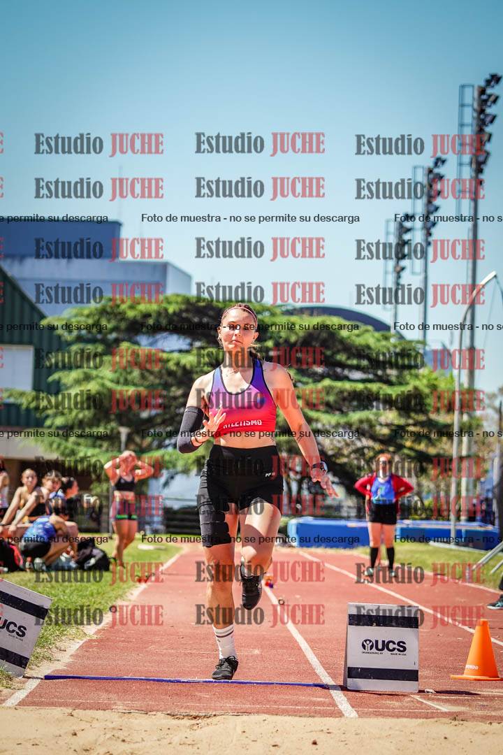 Fotos del salto en largo de mujeres