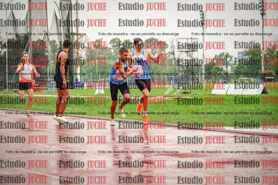 Fotos de las postas 4x400 m de varones