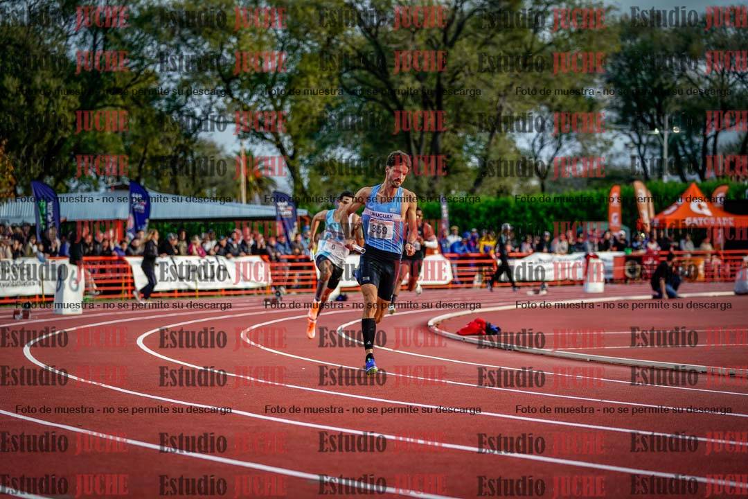 Fotos de los relevos 4x400 m de varones