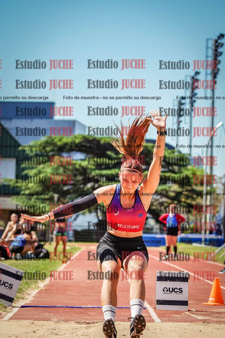 Fotos del salto en largo de mujeres