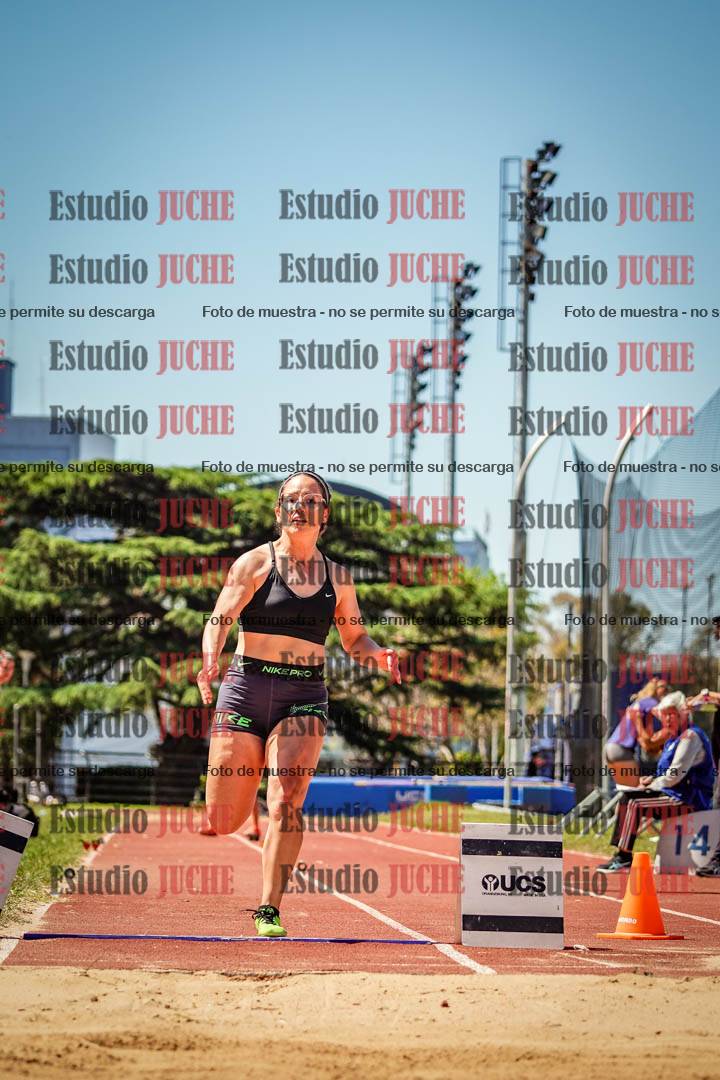 Fotos del salto en largo de mujeres