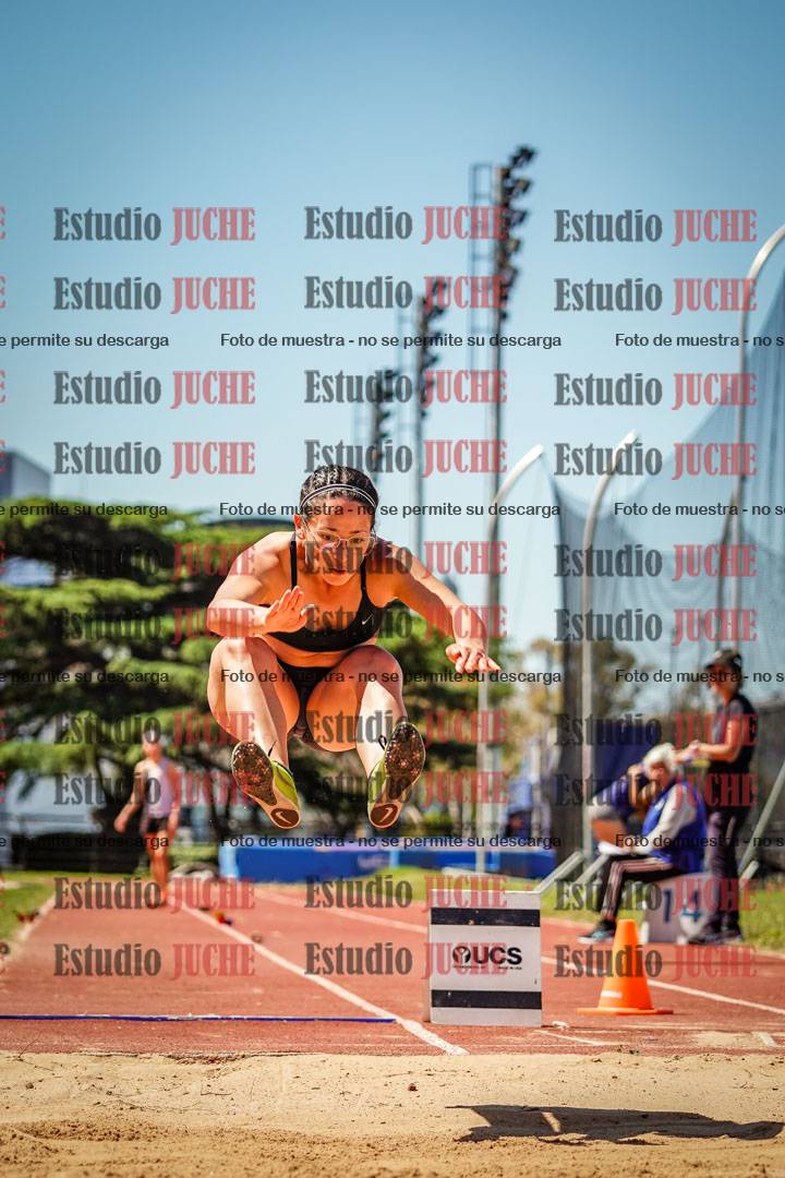 Fotos del salto en largo de mujeres