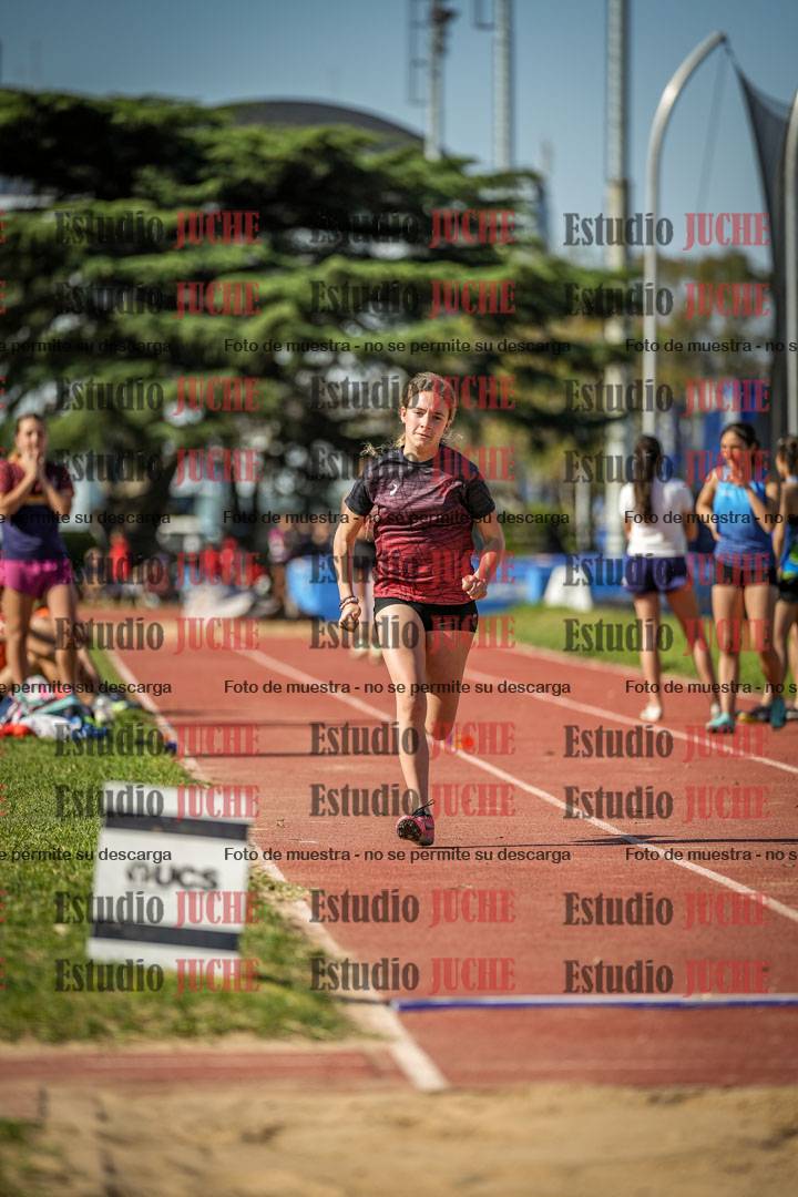 Fotos del salto en largo de mujeres