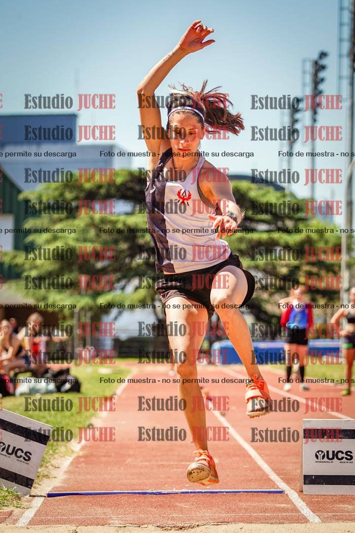 Fotos del salto en largo de mujeres
