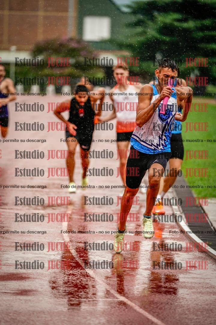 Fotos de las postas 4x400 m de varones