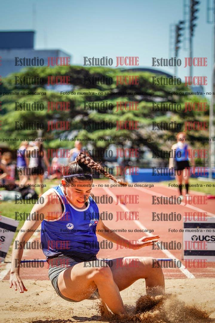 Fotos del salto en largo de mujeres