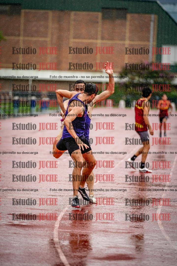 Fotos de las postas 4x400 m de varones