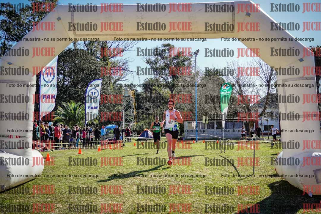 Fotos de la llegada del cross de 8000 m