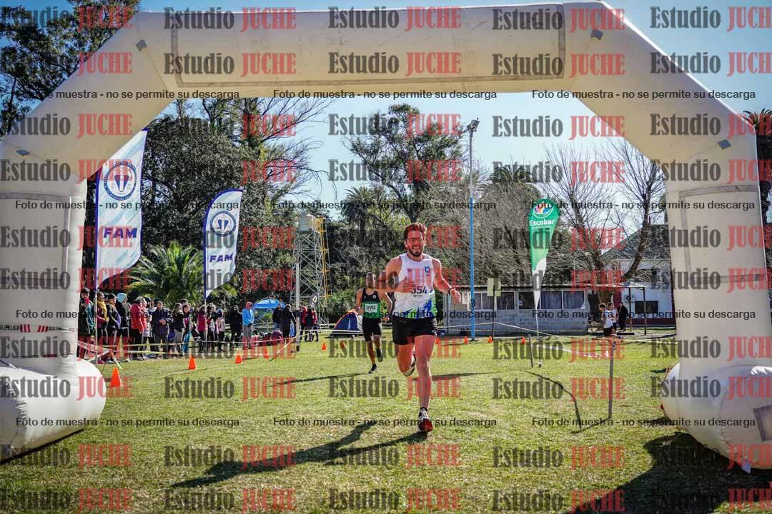 Fotos de la llegada del cross de 8000 m