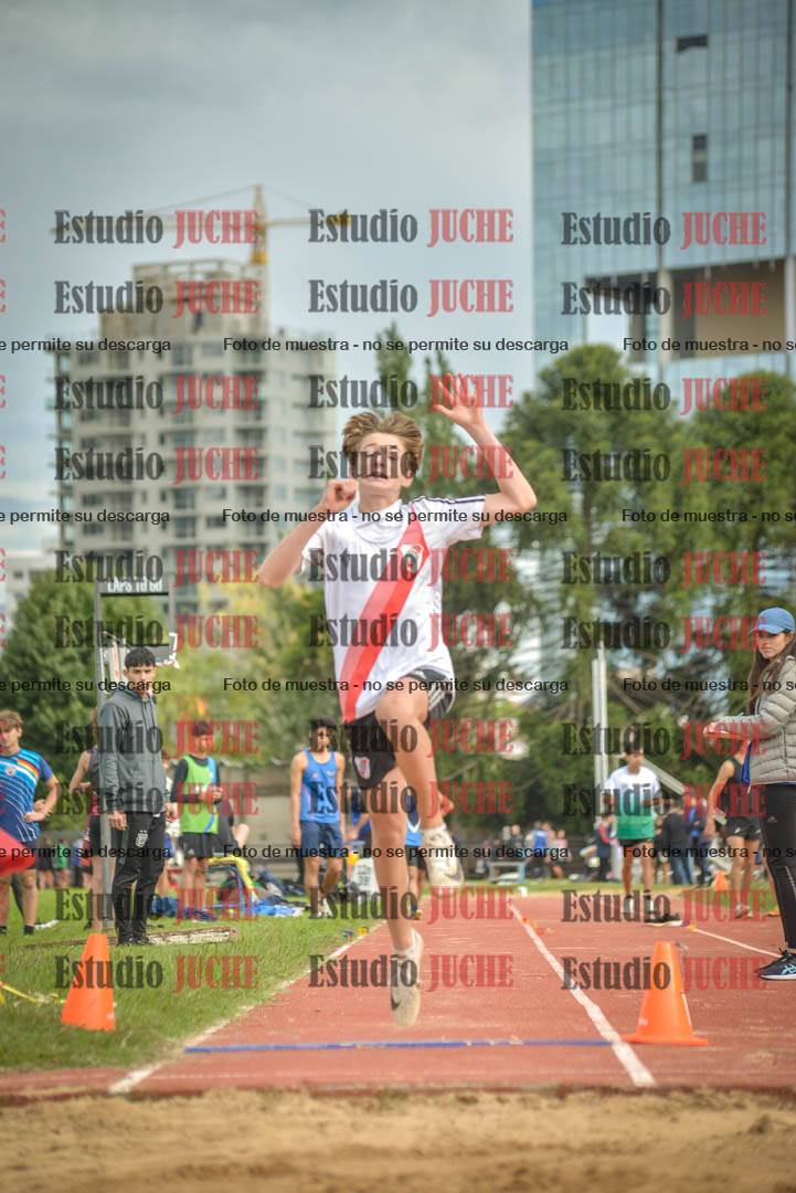 Fotos del salto en largo - varones U16