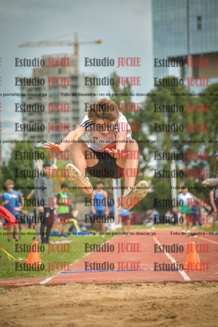 Fotos del salto en largo - varones U16