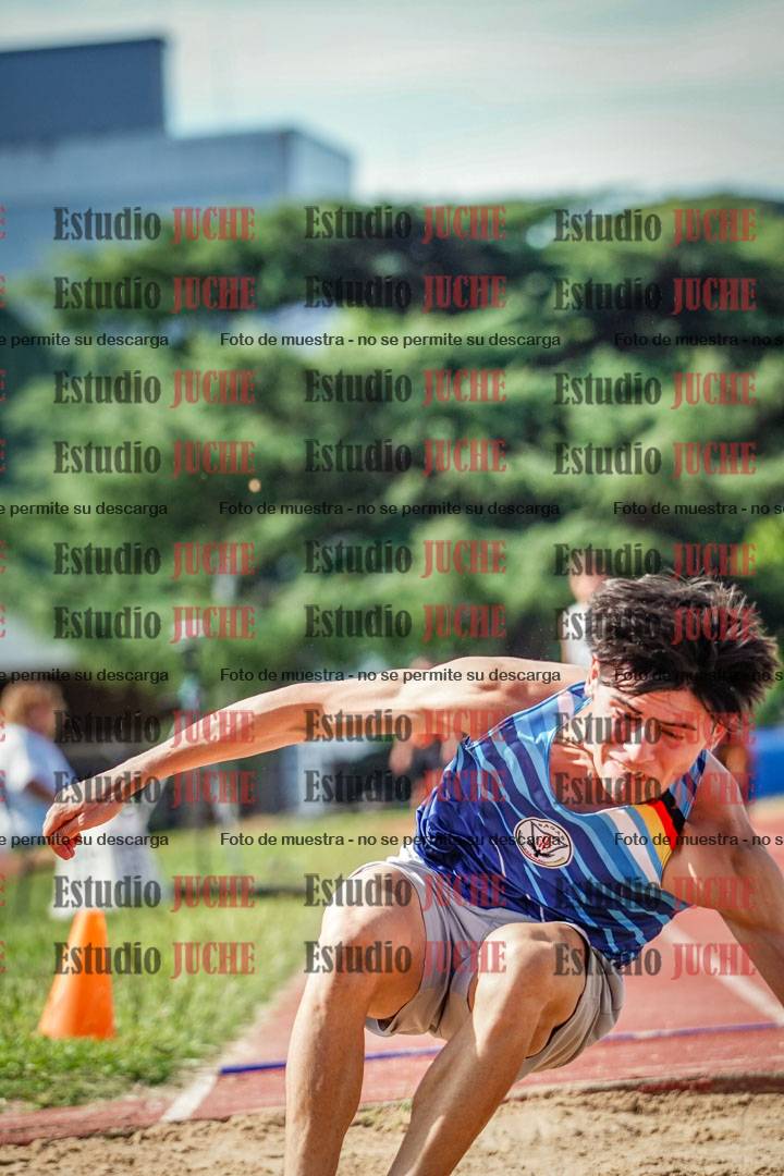 Fotos del salto en largo de varones